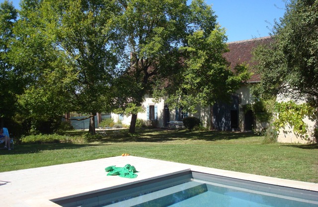 La Maison du Bourg 15' from d'Auxerre-Branches airport (France, Yonne)