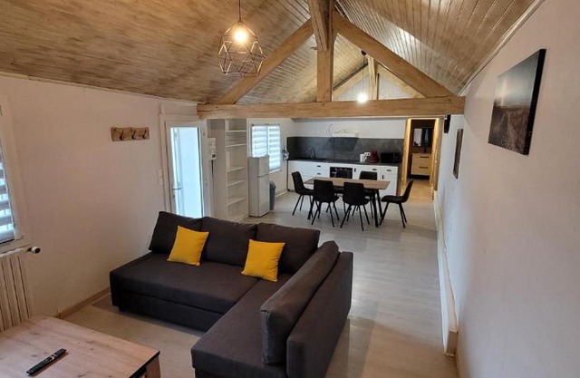 la maison de l'abeille de Percey