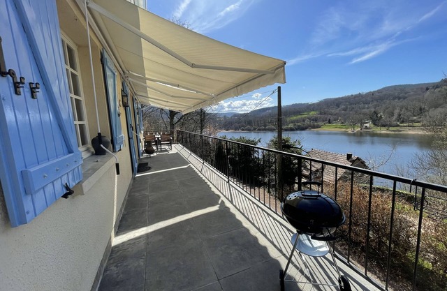 La Maison Les Moulins Vakantiehuis in de Morvan, Uitzicht op Lac de Panneciere
