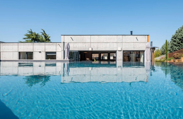 La Moderne - Modern house with pool and garden