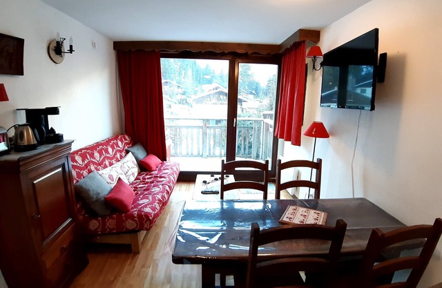La Norma Balcons Vanoise 2* 38m2 apartment 300m from slopes and lifts.