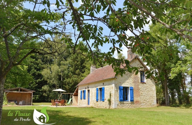 La Pause du Perche: house at the foot of the forest