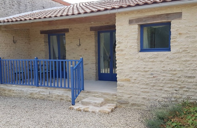 La Petite Maison Bleue - New Gite with heated pool