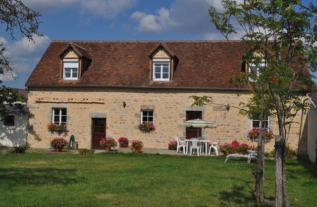 La Pommeraie - Detached Gite in Fye North West France