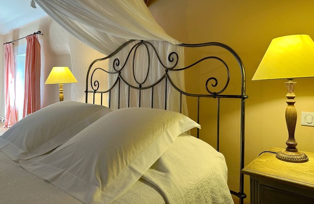 La Ponche Apricot Room