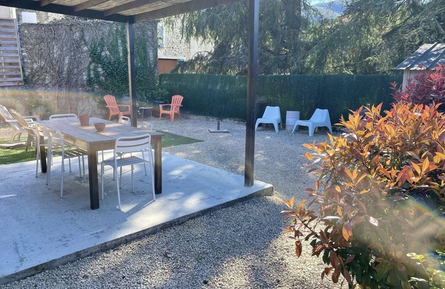 La Quieta, individual comfortable cottage near river and village