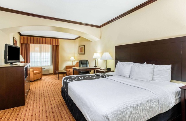 La Quinta Inn & Suites by Wyndham Ennis