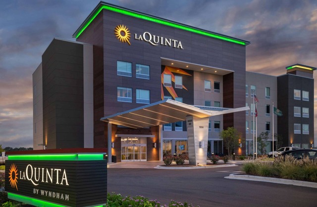 La Quinta Inn & Suites by Wyndham West Memphis
