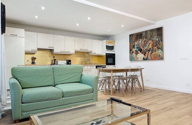 La Reine Apartment