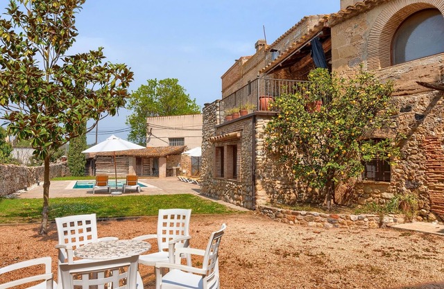 La requisa. House for 15 people in a cozy town