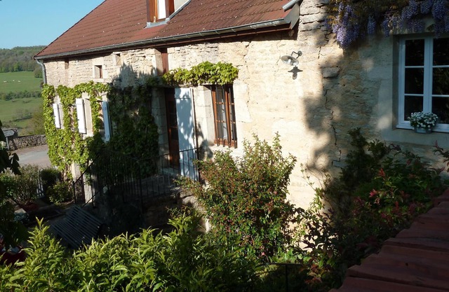 La Roche Marguerot WHOLE HOUSING RENTAL