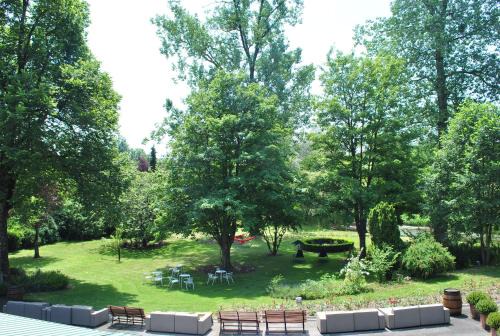 La Roseraie. Gaume-Ardenne-lacuisine sur Semois.