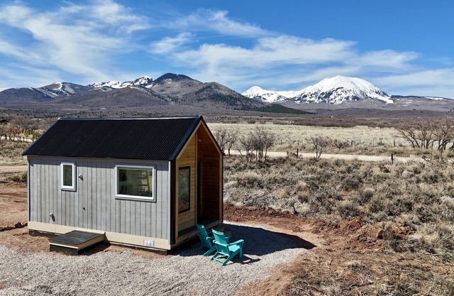 La Sal Lookout – A Tiny Retreat with Big Views