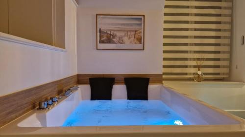 La suite Nature jacuzzi au cœur du château de Boissettes