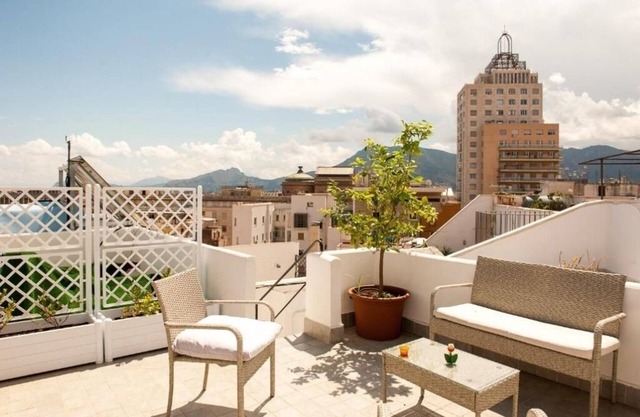 La Terrazza su Palermo : Camera Matrimoniale Mansardata
