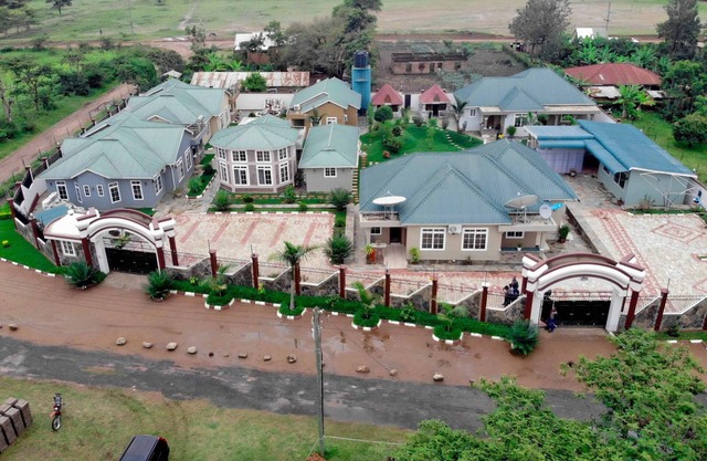 LA'TONNA SAFARI HOTEL