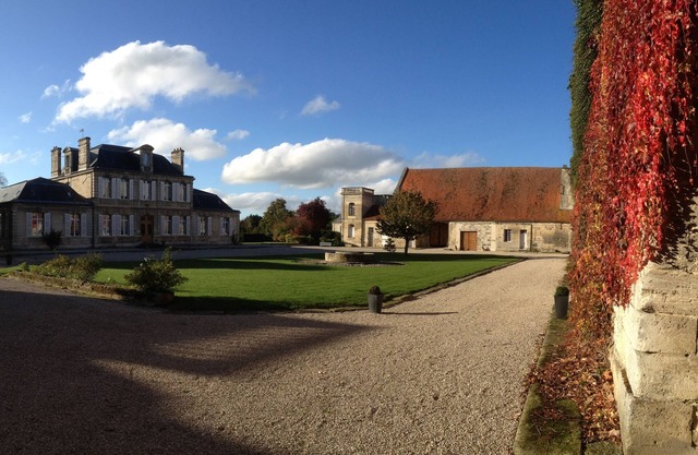 La vie de Château 15 people 100km from Paris exclusive, 9 bedrooms 7 bathrooms