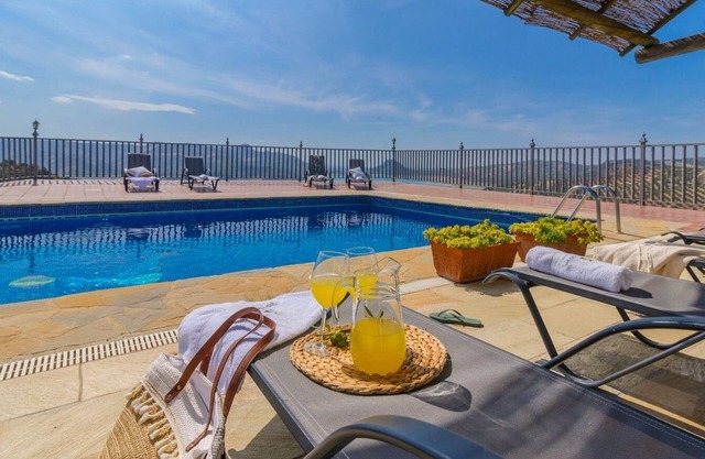 La Villa del Lago Iznájar by Ruralidays