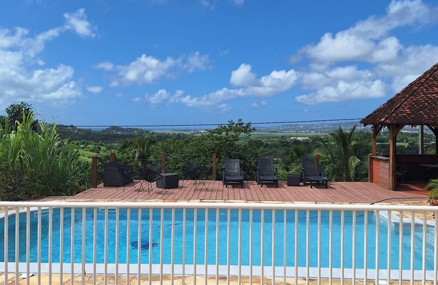 La "villapanoramic" Permet de Profiter D'un Séjour Serein au Centre de L'ile