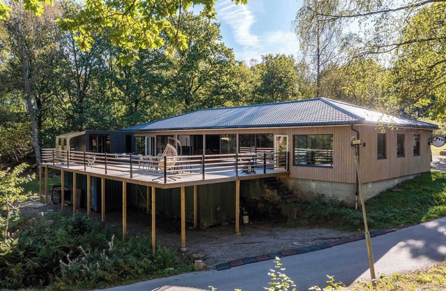 Ladhus II - Stylish Cliff Home with Sauna & Jetty