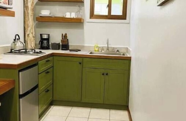 Lagoonfront 1BR Oasis Unit A – Gated, Private, 10 Min from Belize Airport & City