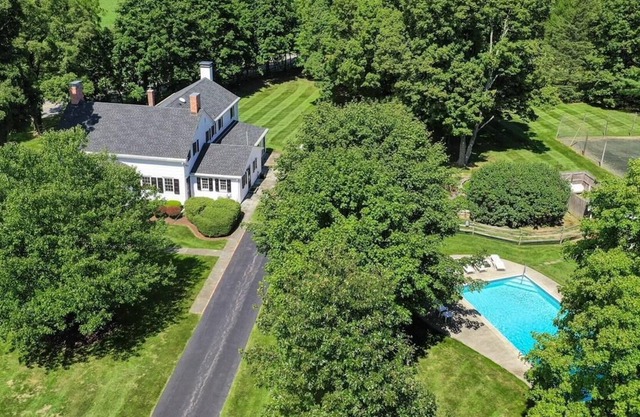 LaGrange Farmhouse: Chic Hudson Valley Farmhouse w/ Pool, Hot tub, Gym, Ping Pong, Firepit