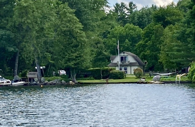 Lake and kayak access, newly remodeled!