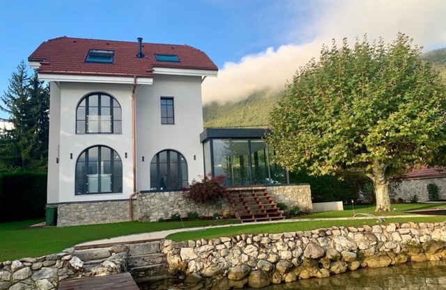 Lake Annecy villa