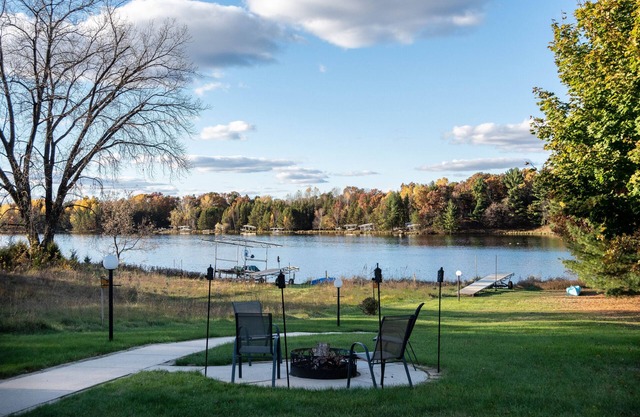 Lake Arrowhead lakefront, 4 bedroom, game room, pontoon available to rent!