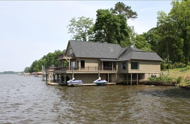 Lake Blackshear's 'Landmark Lodge' Year-Round Rental
