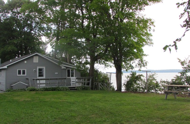 Lake Champlain Shoreline Cottage - 4906 Maquam Shore, Town of St. Albans.