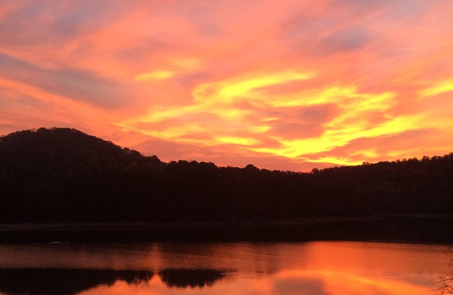 Lake Chatuge Waterfront Townhouse - The Perfect Fall 2025 Getaway