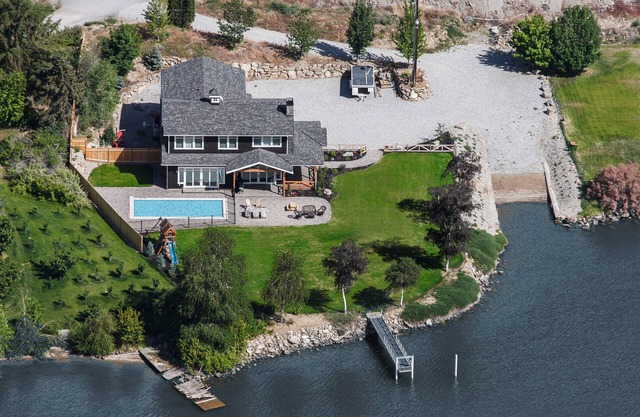 Lake Entiat Waterfront - Private Pool, Hot Tub, Boat Launch, Dock - sleeps 16