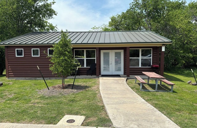 Lake Escape - 14 Person Bunkhouse