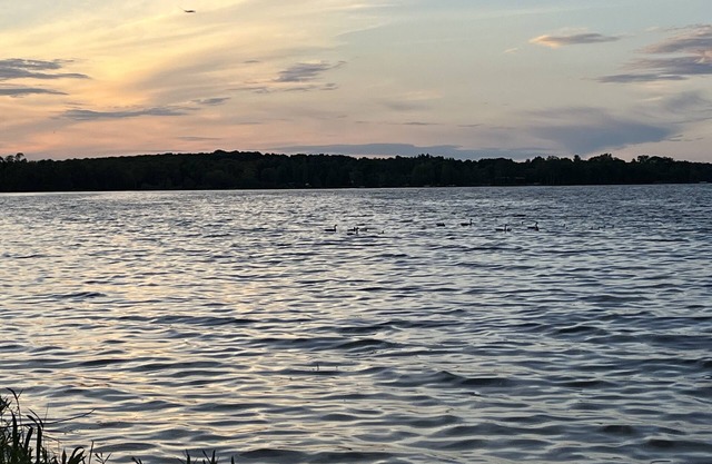 Lake Facing 3 bedroom Cabin near amazing UP destinations
