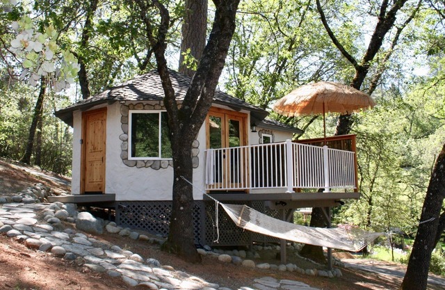 Lake Front Bungalow - Couples Getaway