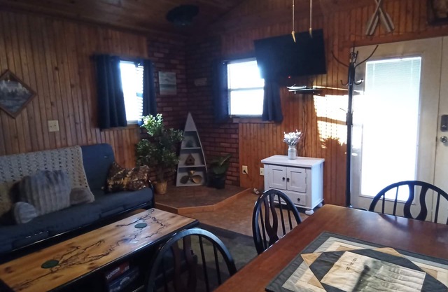 Lake Front Cabin in Quiet Cove