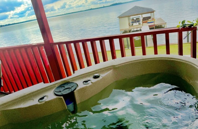 Lake Front Cottage Paradise!