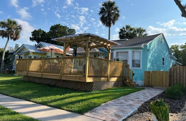 Lake front cottage in St. Augustine