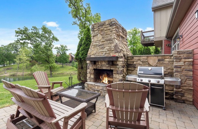 Lake Front! Cozy 4Bed Luxury Villa Boat Dock/Slips, Resort Pools Right on the Water!