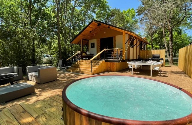 Lake front glamping cabin. Bathroom inside.