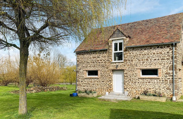 Lake front home in Moitron-sur-Sarthe