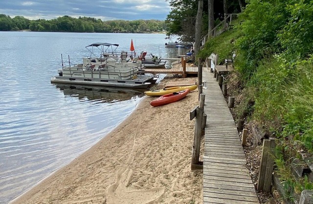 Lake-front lodging- Fisherman's Cove at the Blue Heron Retreat