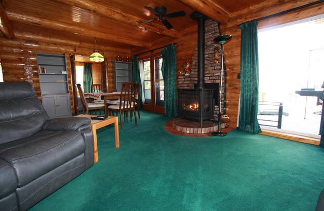 Lake front with a dock - great fishing, outdoor trails, hunting & water sports!