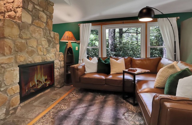 Lake, Golf & Hike at Linville Lodge in Linville Land Harbor Resort Community