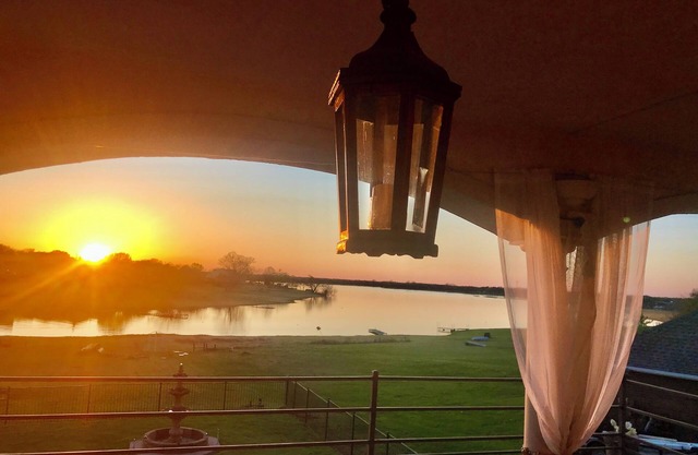 Lake Home -Walk-in Waterfront - Pets Welcomed - Sunset Hacienda - 3 beds