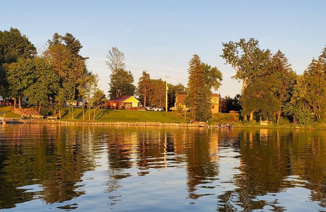 Lake House cottage