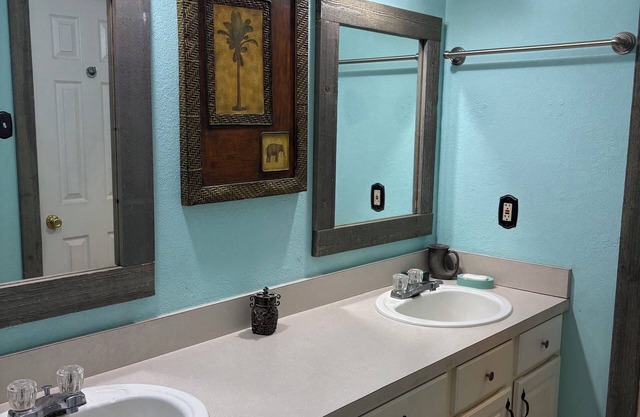 Lake House in West Tawakoni. Private room only with whole house amenities