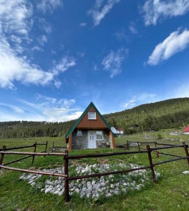 Lake house- Jakov