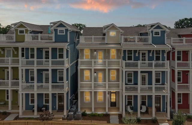 Lake House w/Rooftop Views! 20 to Downtown Nash!